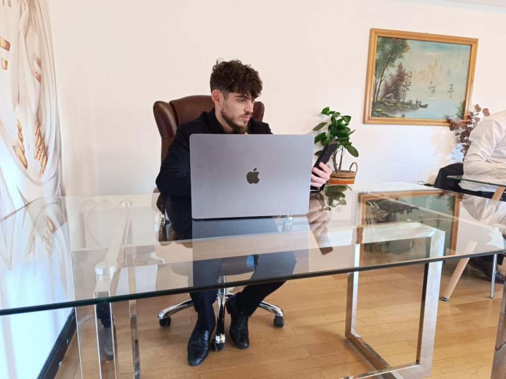 De ce Recomandă Vlad Augustin, EkoGroup, Steagurile Direcționale 2 De ce Recomandă Vlad Augustin, EkoGroup, Steagurile Direcționale