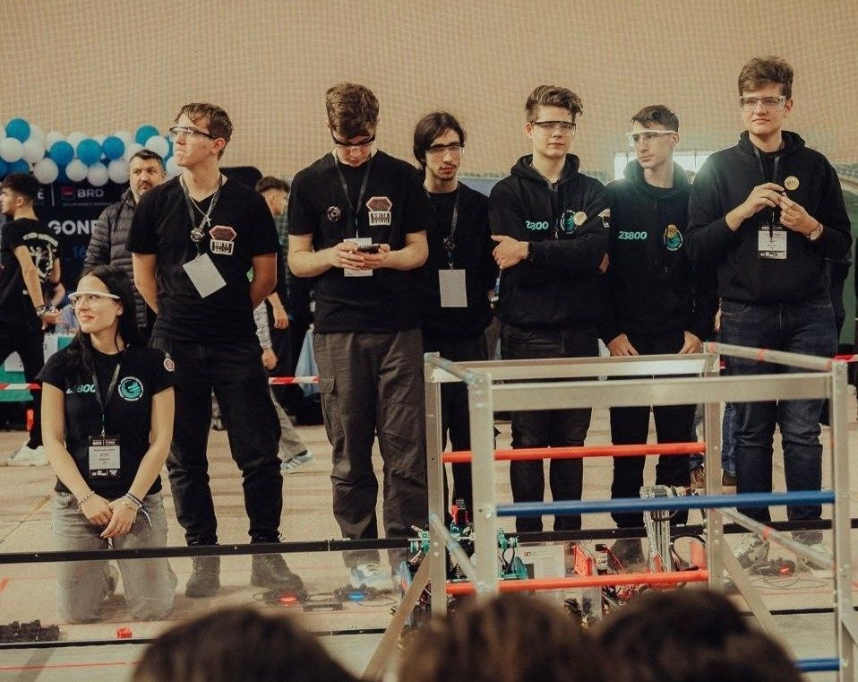 Robozzi #23800: Tinerii inovatori din Iași care au cucerit podiumul League Meet și care au nevoie de finanțare 1 Robozzi #23800: Tinerii inovatori din Iași care au cucerit podiumul League Meet și care au nevoie de finanțare